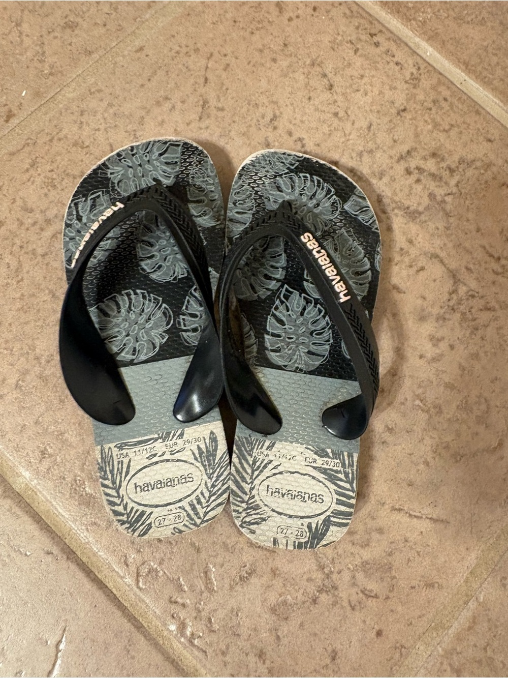 Havaianas Kids Black & Gray flip flops us sz 11/12c